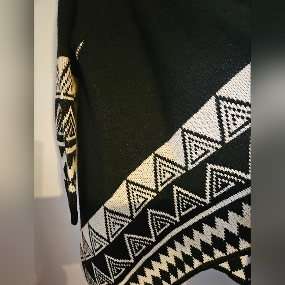 YoYo5 Black & White Aztec Design Long Sleeve Open Cardigan Sweater S/M - Picture 7 of 9